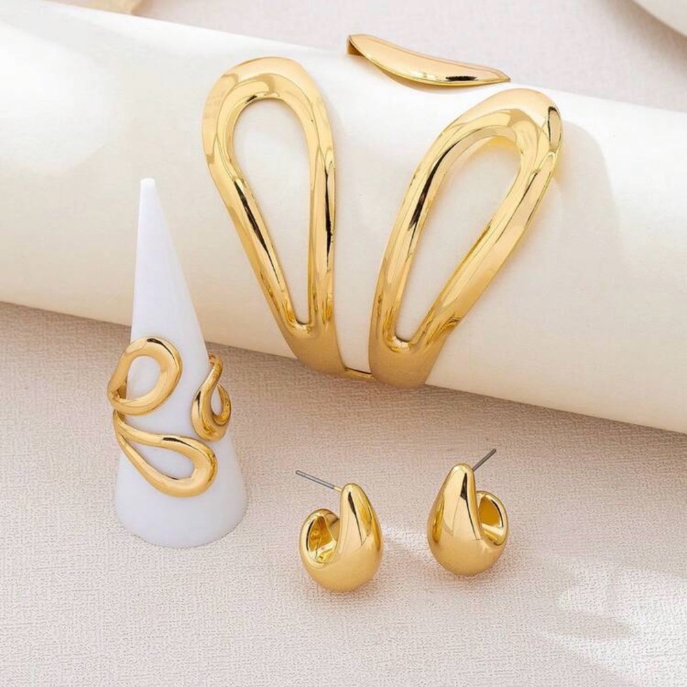 Gold Sculptural Women’s Jewelry Set - Elegant Curved Necklace & Rings